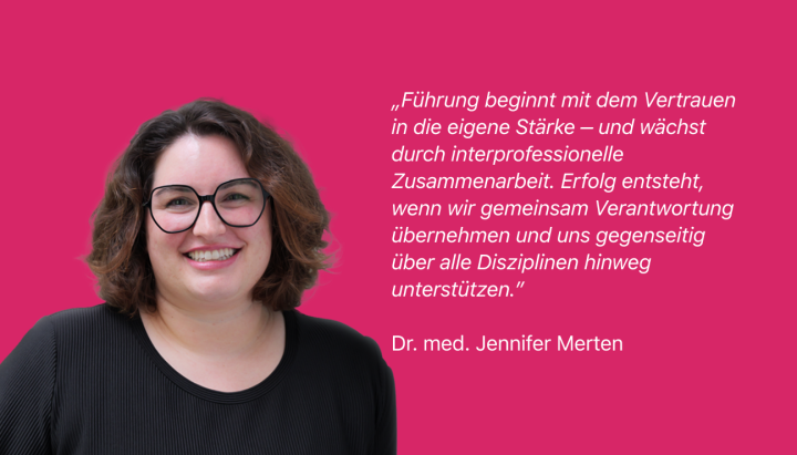 Porträt von Dr. med. Jennifer Merten vor pinkem Hintergrund